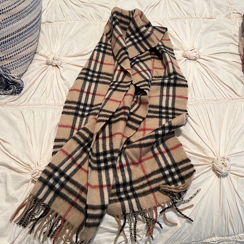 Burberry scarf. Classic and beautiful